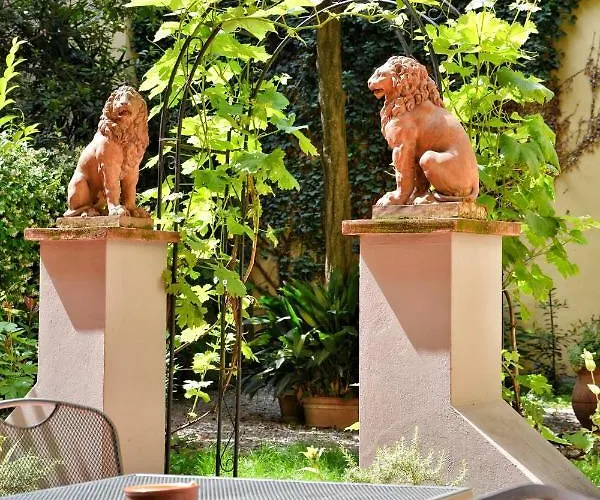 Oda ve Kahvaltı I Due Leoni